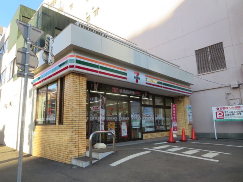 セブンイレブン(コンビニ)まで170m ドミ１８ロイヤル