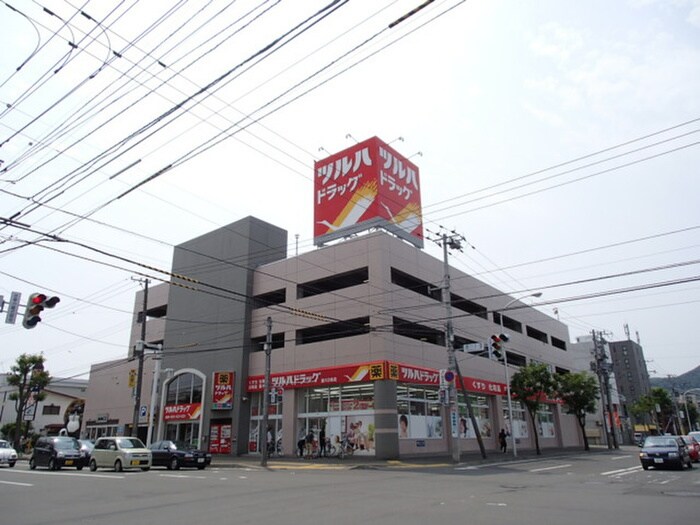 ツルハドラッグ澄川3条店(ドラッグストア)まで220m フロ－ラ澄川