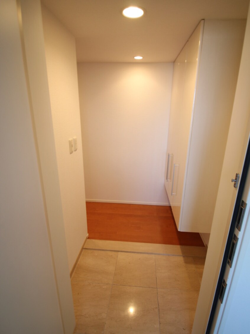 玄関 ﾊﾟｰｸﾎｰﾑｽﾞ大通公園南(902)