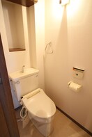 トイレ アームズ宮の森(302)