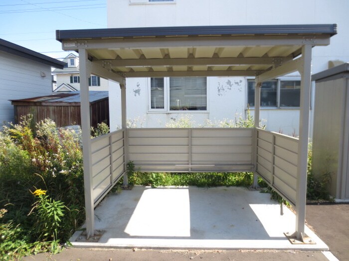 駐輪場 ラウレア前田