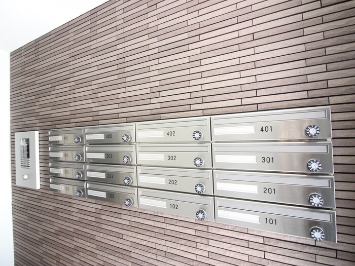 エントランス部分 ラウレア八軒