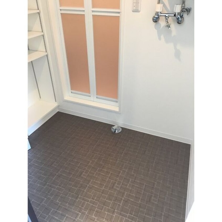 洗濯機置場 ラウレア八軒