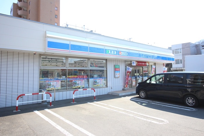 ローソン(コンビニ)まで180m ハーベスト南6条