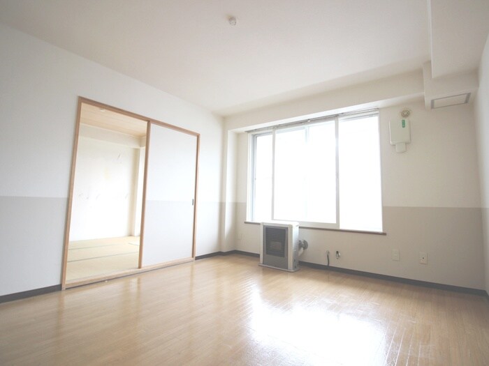 居室 エトワ－ル中の島