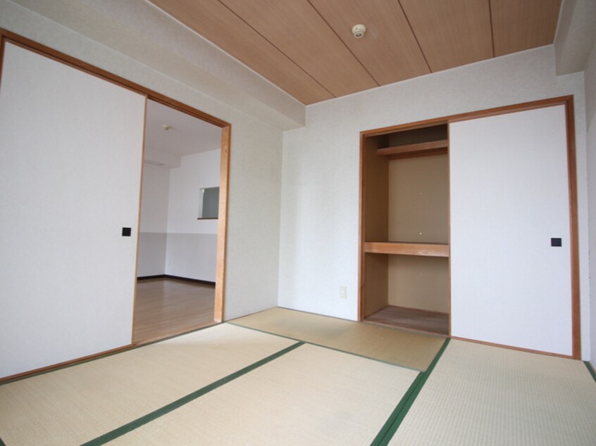 居室 エトワ－ル中の島