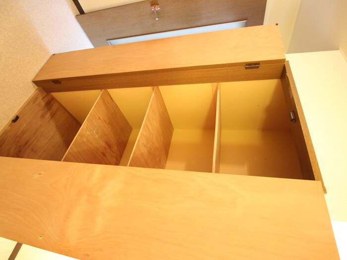 収納 エトワ－ル中の島