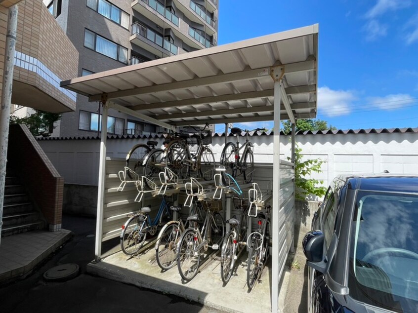 駐輪場 パ－クヒルズ白石