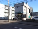 平岸交番(警察署/交番)まで800m すまいーる ララ