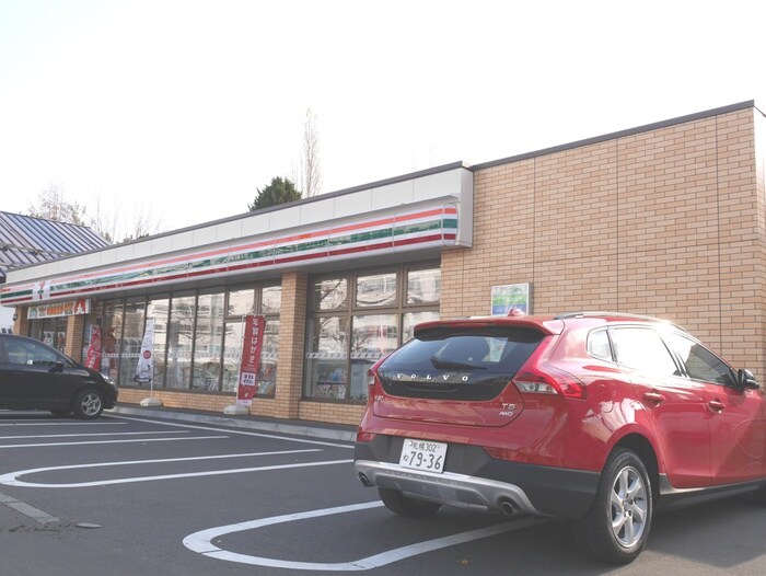 セブイレブン(コンビニ)まで491m Cloud lore宮の森