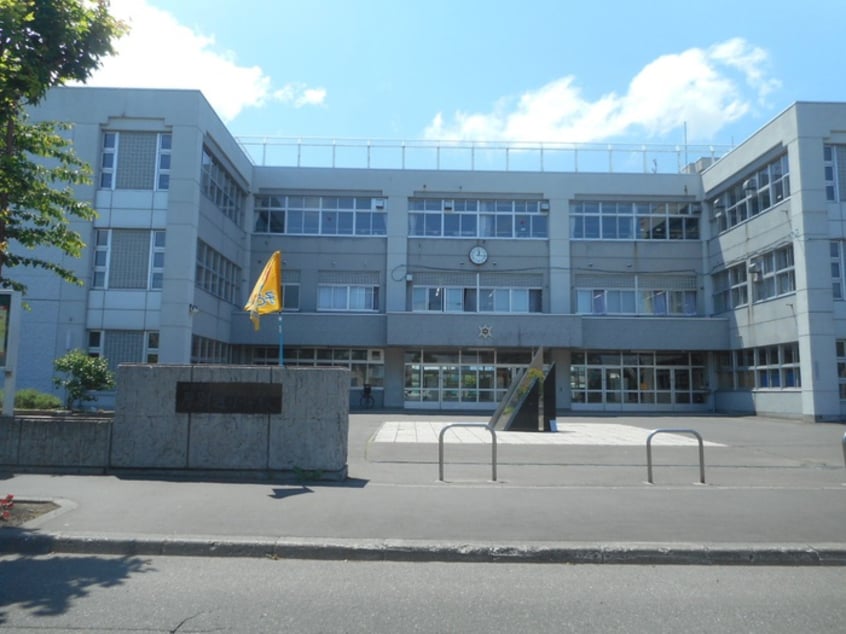 厚別通小学校(小学校)まで450m アクティブ・プラザ厚別西