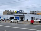 サツドラ(ドラッグストア)まで1060m ベルメゾン北２２条