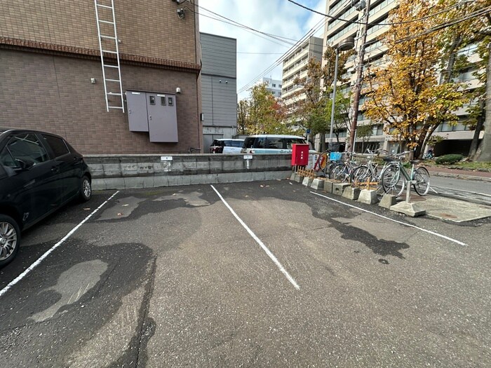 駐車場 ＡＲＭＳ美術館通