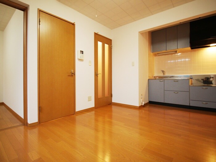 居室 シャルルドアベニュ－