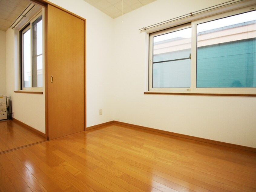 居室 シャルルドアベニュ－