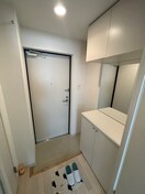 玄関 カサ ヴェルデ宮の森