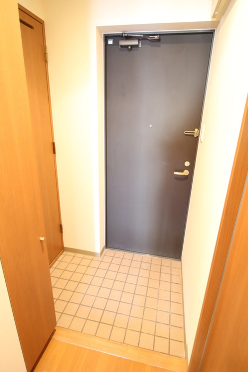 玄関 エナコ－ト大通２２