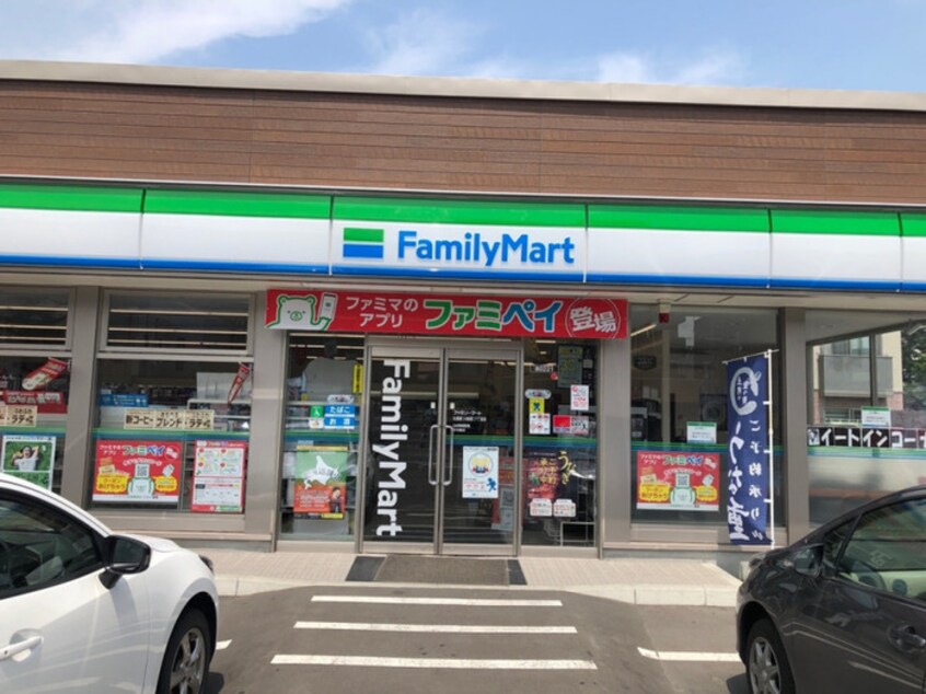 ファミリーマート(コンビニ)まで350m ソシアルコ－ト伏見