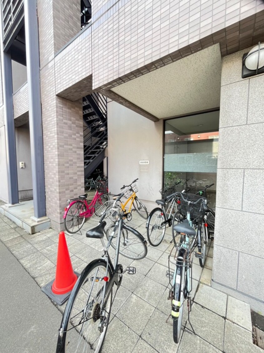 駐輪場 ブル－スカイ北２０