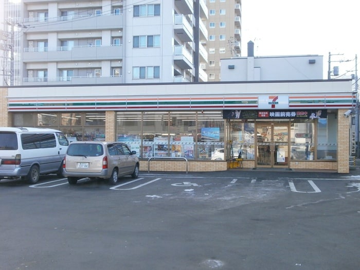 セブンイレブン(コンビニ)まで160m シングルコ－ト山鼻