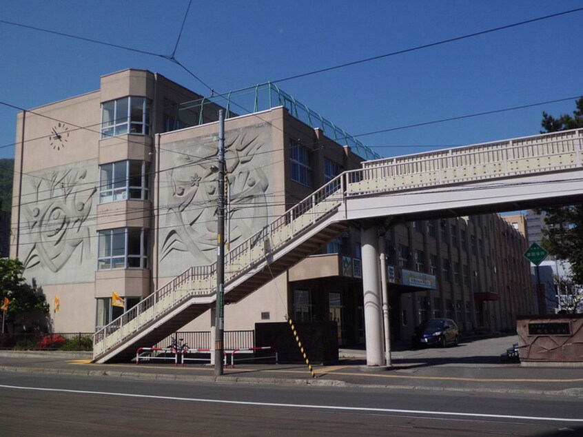 伏見小学校(小学校)まで370m 山鼻コンパウンド