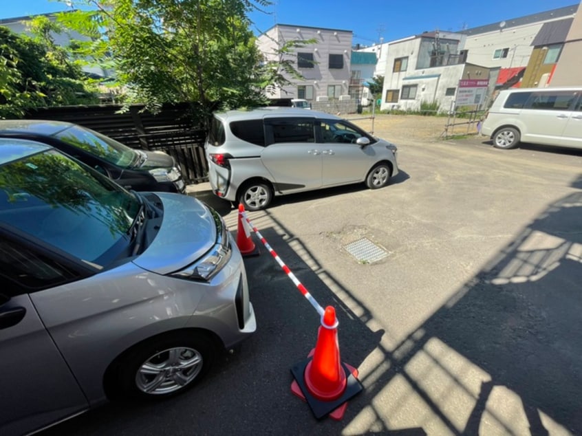 駐車場 ラベニユ－札幌