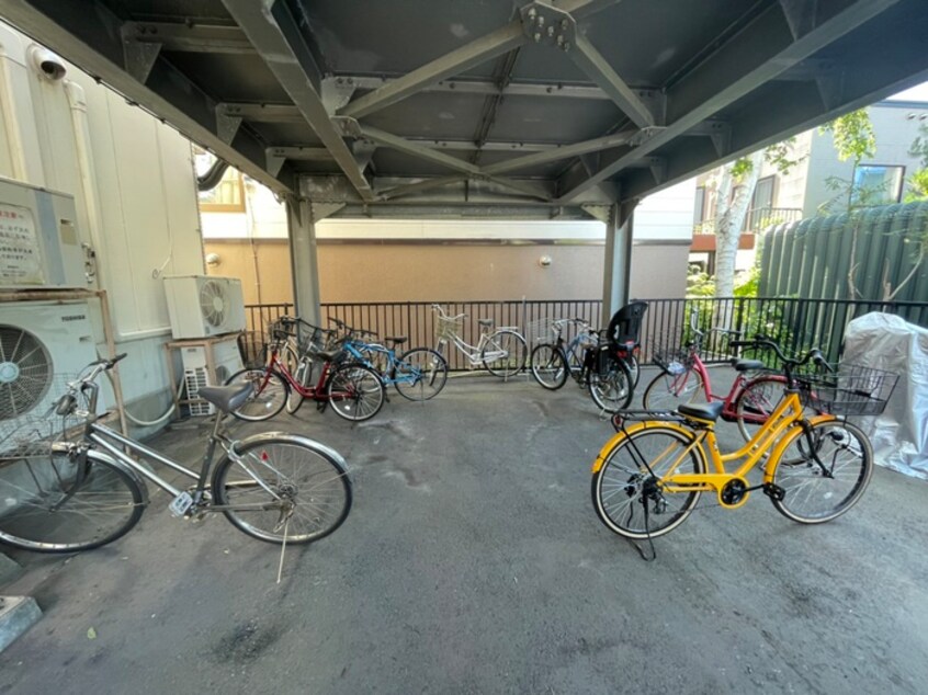 駐輪場 ラベニユ－札幌