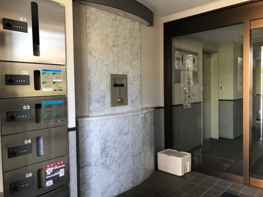 エントランス部分 ピアツァルナ月寒中央