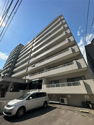 パシフィック近代美術館前