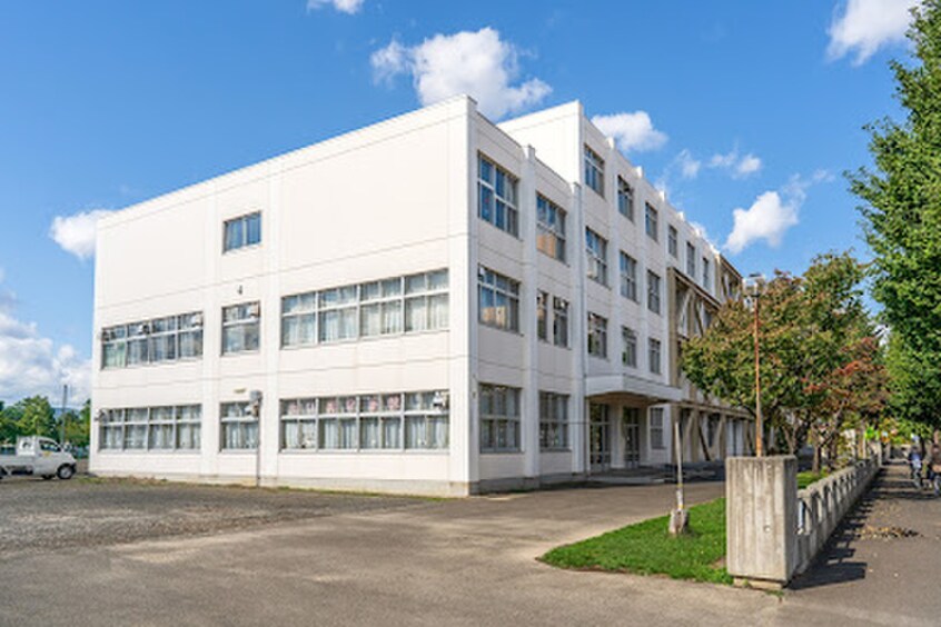 札幌市立八軒西小学校(小学校)まで1000m カーサチェリベⅡ