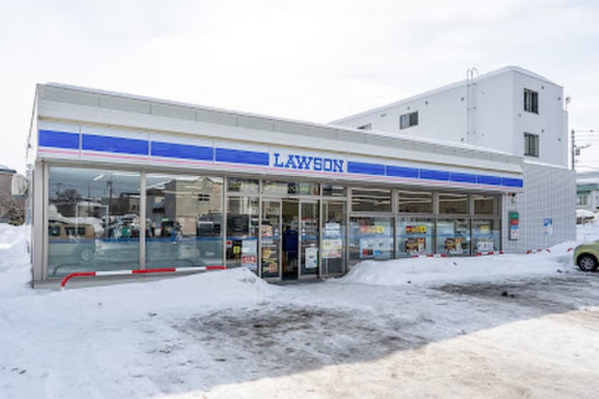 ローソン 札幌八軒２条東店(コンビニ)まで61m カーサチェリベⅡ