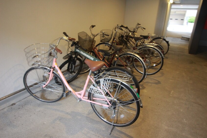 駐輪場 フロントコート大通公園