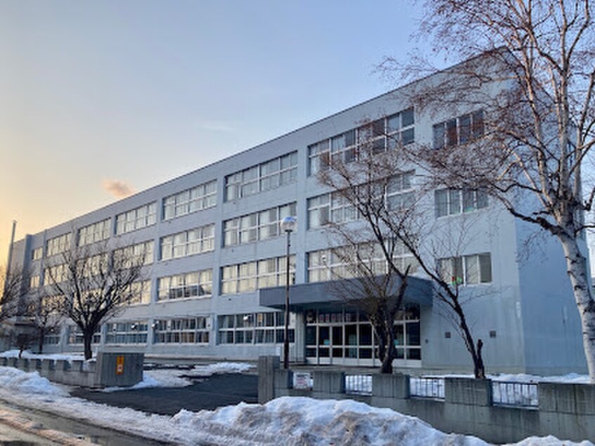 元町小学校(小学校)まで600m クレスト新道東