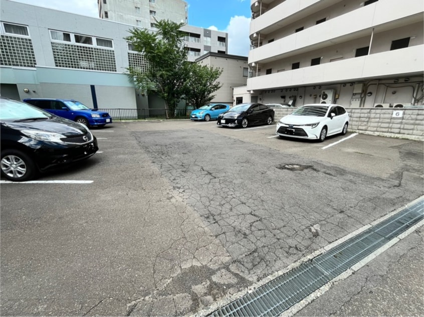 駐車場 ウエストビレッジ２３