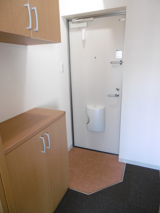 玄関 コ－ポイワムラ