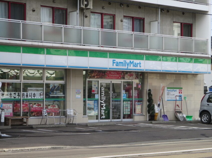 ファミリーマート(スーパー)まで350m メゾンＨＯＸＩＮ南１０