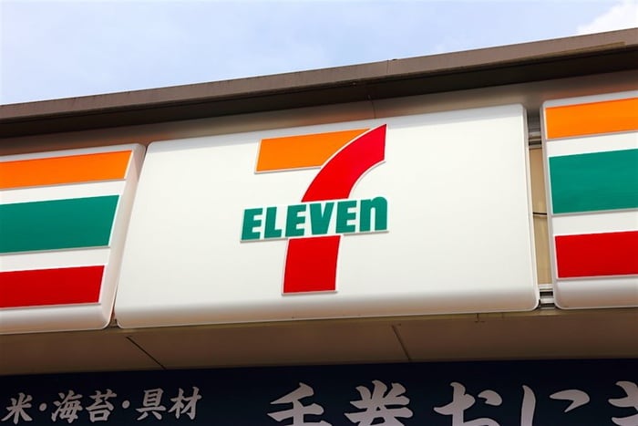 セブンイレブン南平岸店(コンビニ)まで280m トリム平岸