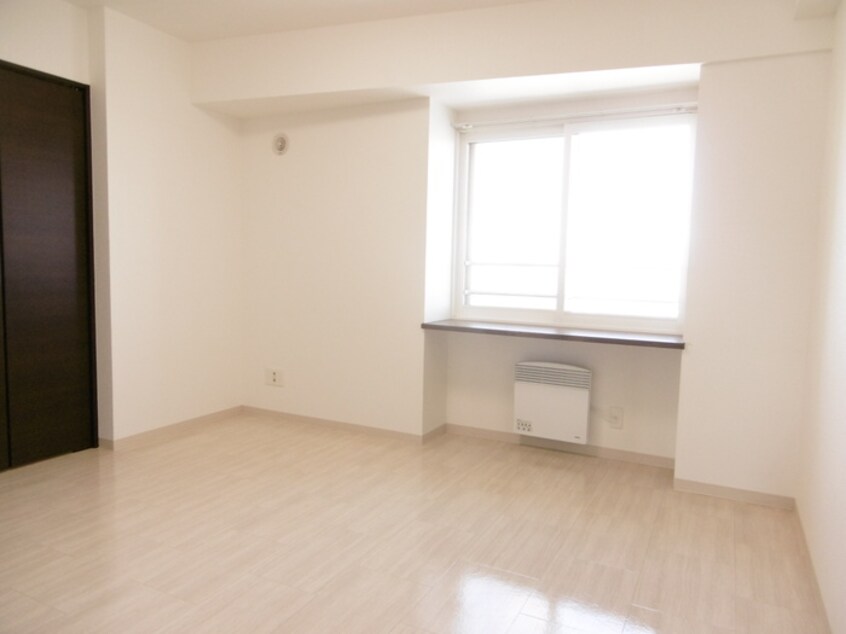 居室 ロイヤルヒルズタワ－