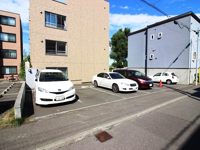 駐車場 ユール八軒