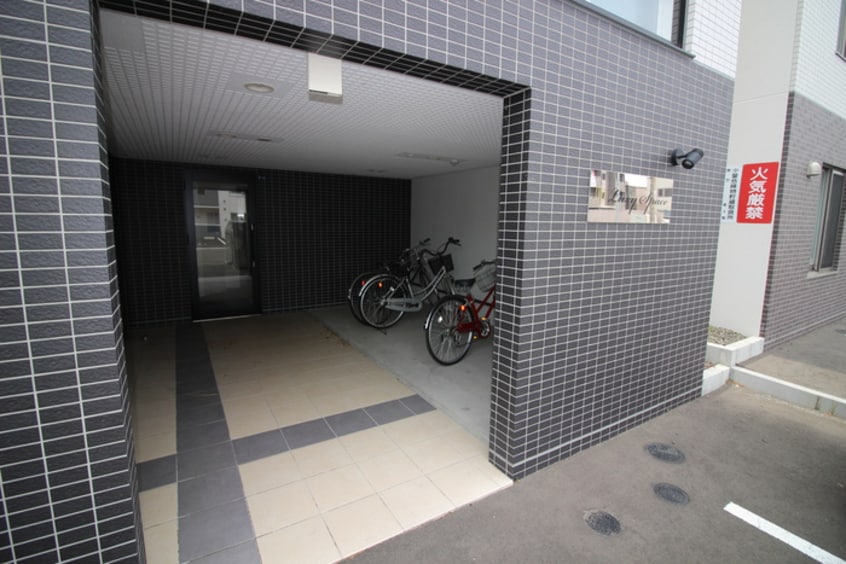 エントランス部分 ラグジースペース栄通