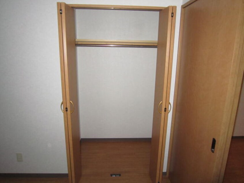 収納 リベルティ医大前