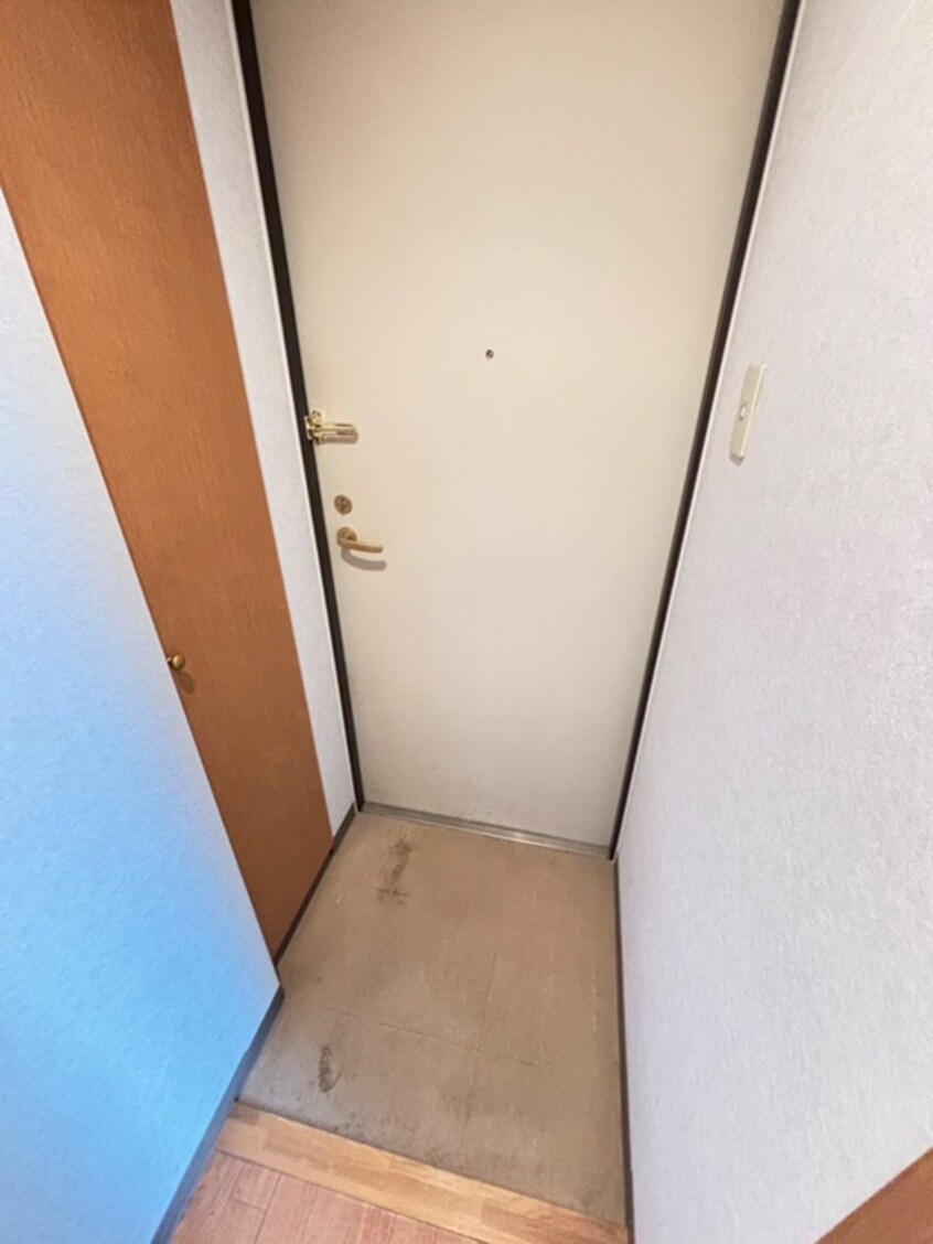 玄関 リベルティ医大前