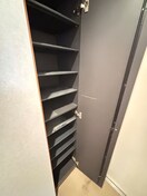 靴箱 リベルティ医大前