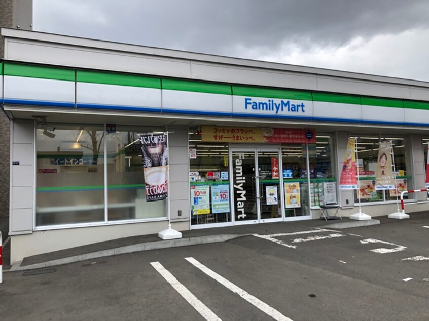 ファミリーマート(コンビニ)まで400m ハイムハイライトⅡ