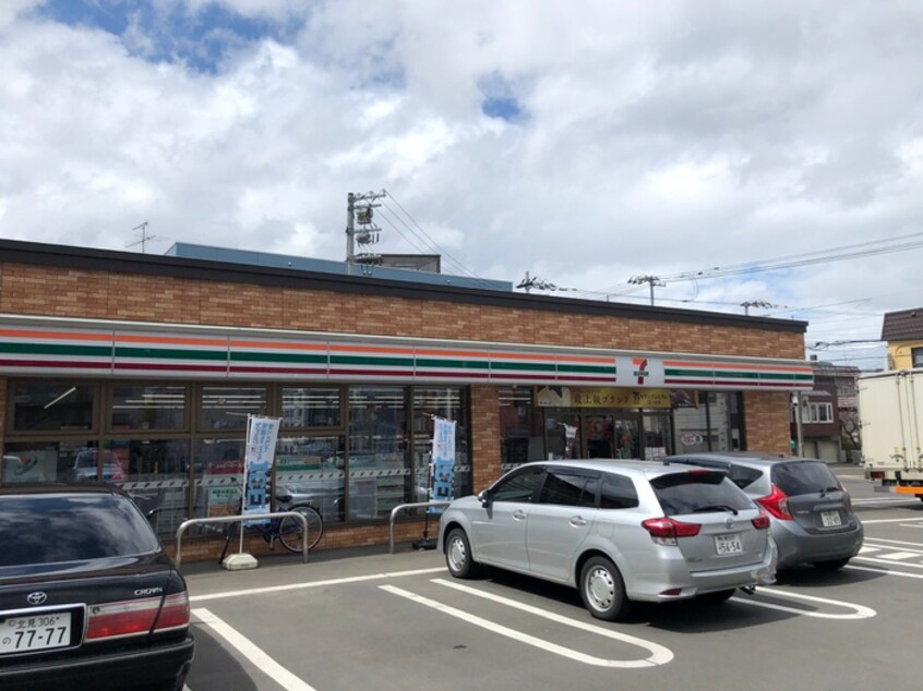 セブンイレブン(コンビニ)まで400m ハイムハイライトⅡ