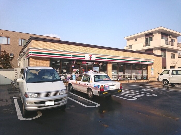 セブンイレブン(コンビニ)まで120m プレジール山鼻