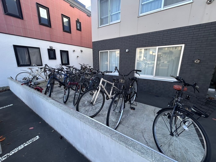 駐輪場 Elle Cube学園前