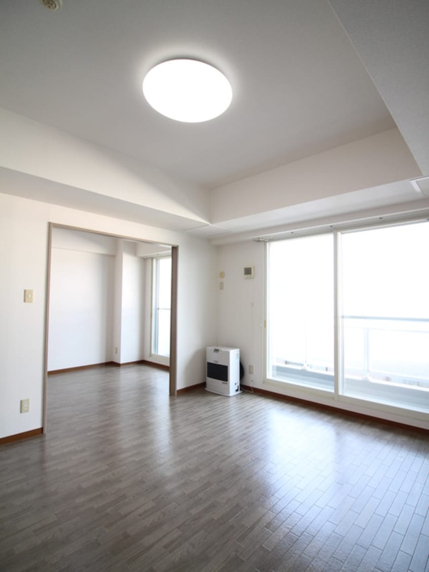 居室 イーストウォール