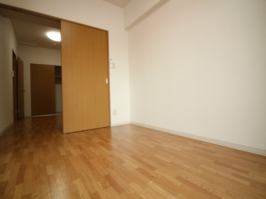 居室 イーストウォール