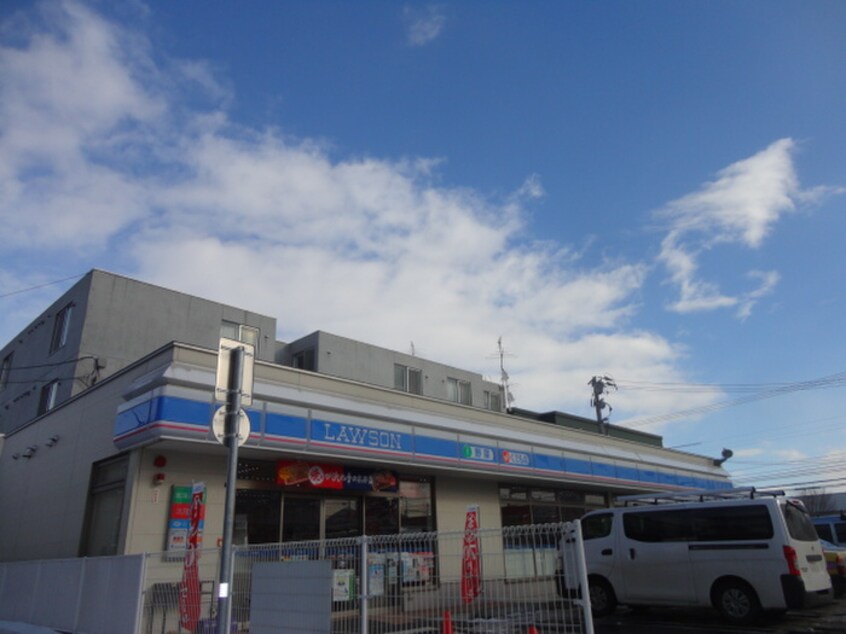 ローソン札幌八軒６条店(コンビニ)まで700m ヒュース八軒Ａ